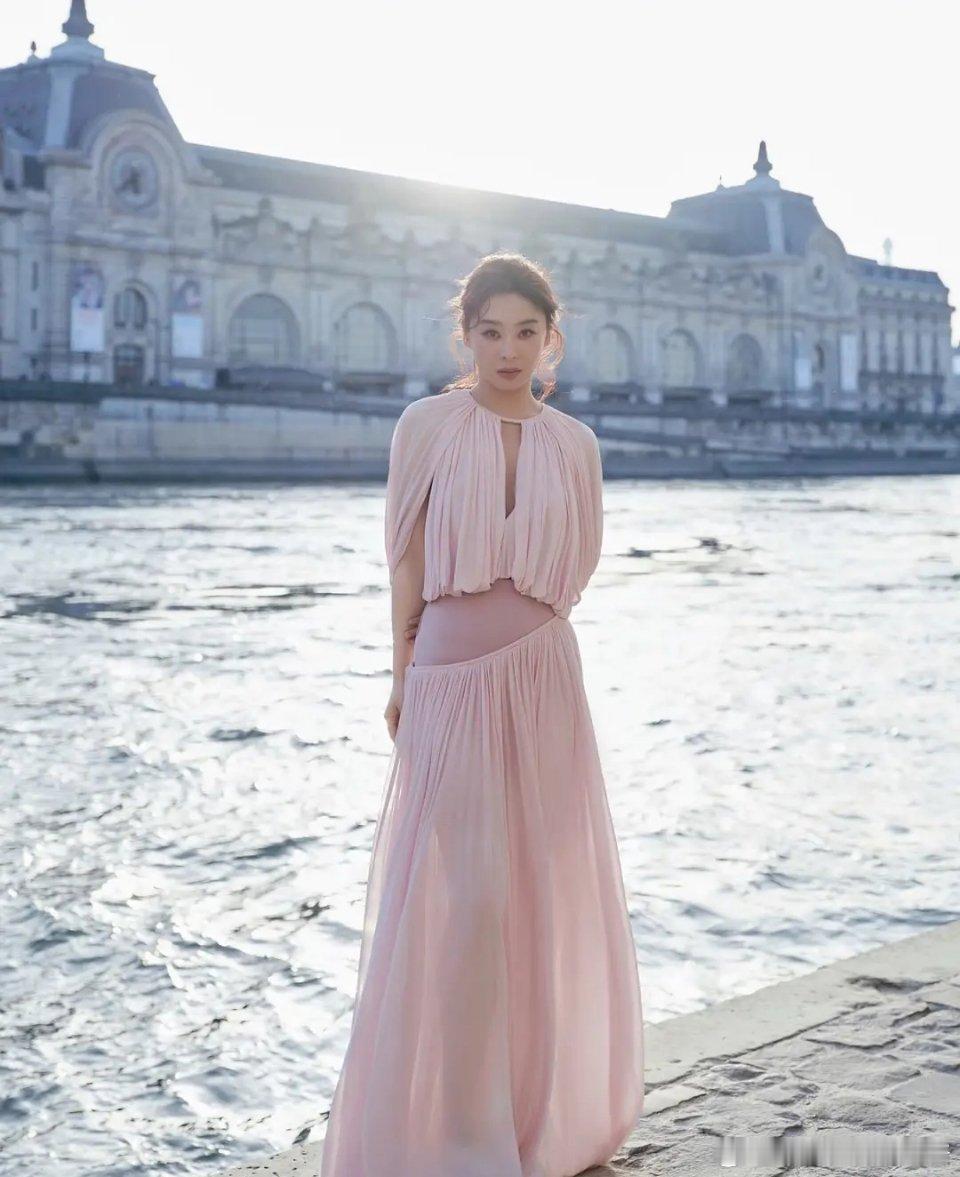 记得袁姗姗资源挺好的啊，为啥不吸粉 