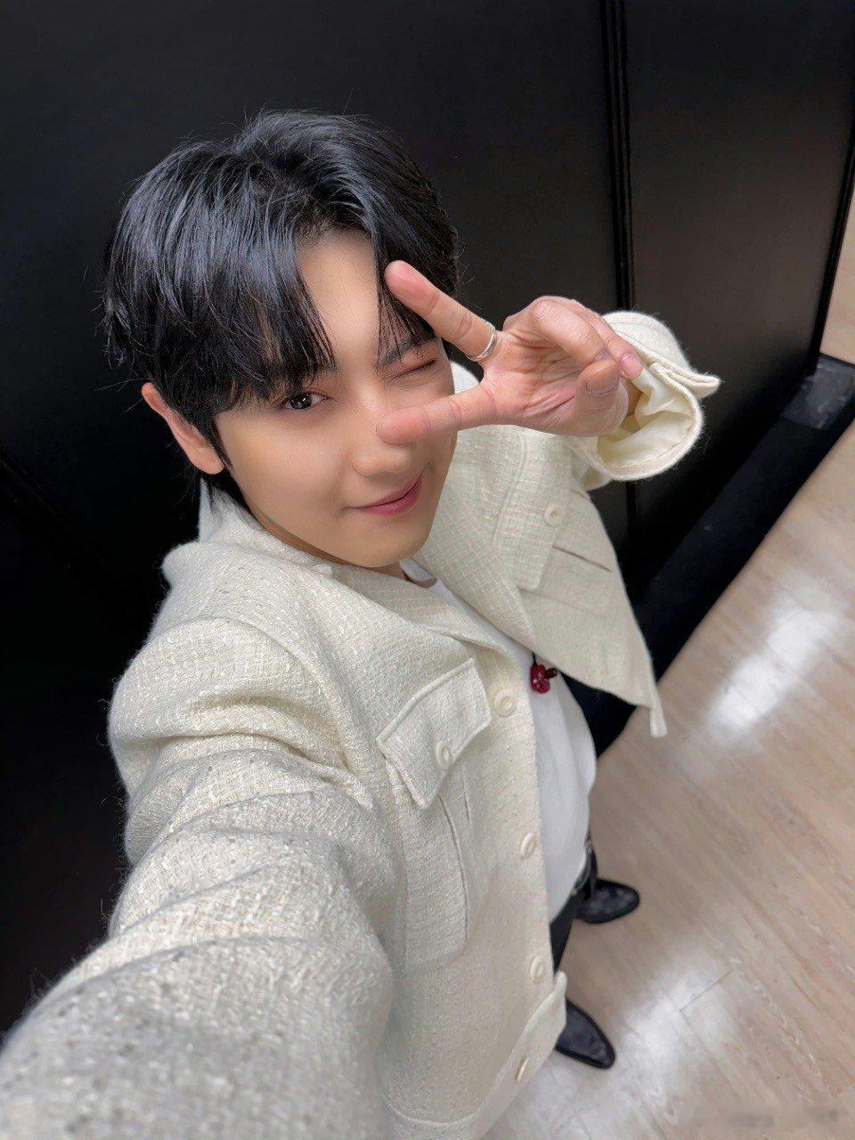 #朴灿烈 我最喜欢跟你们一起唱歌了#粉丝们也吃太好了吧，朴灿烈现场表白粉丝我在屏