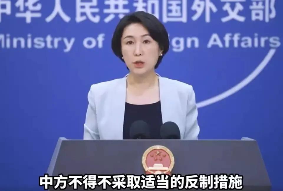 中印两国互相驱光记者。原因是印度多次无理由驱逐中国驻印度的记者，有的是签证还剩几