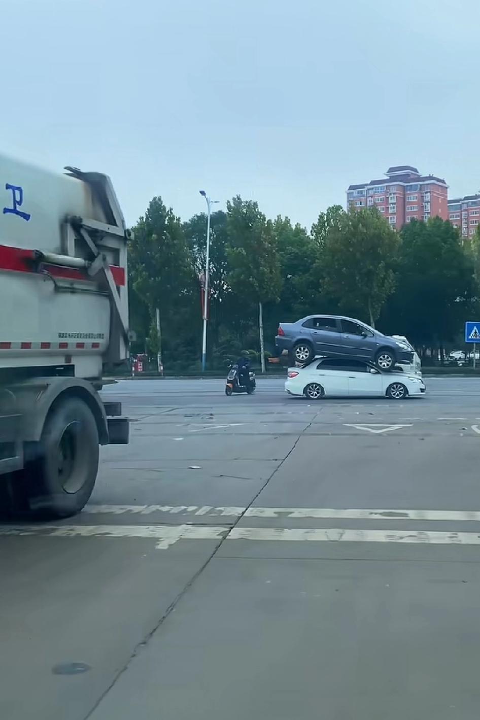 这是科目几，有没有大神知道？
快下来吧，再不下来你们两个等下就生第四胎了，补贴 
