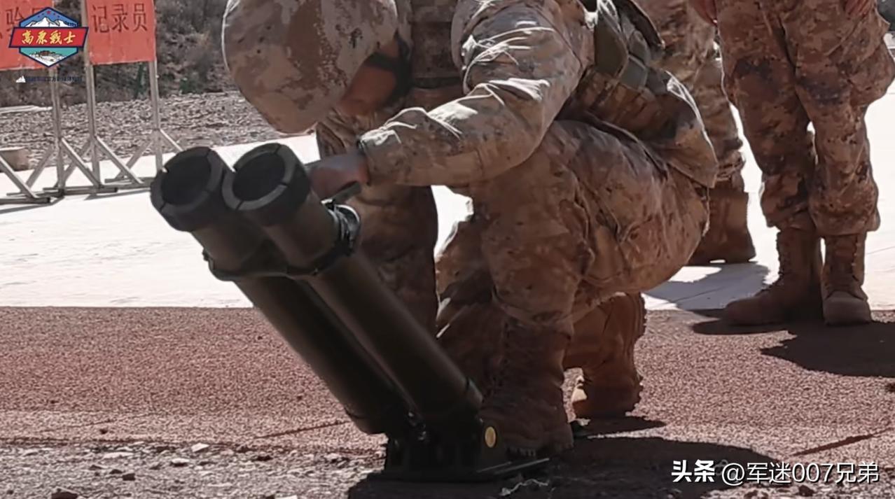 西藏军区新媒体“高原战士”亮剑一款国产单兵新型双管新武器，长的像迫击炮，但又没?