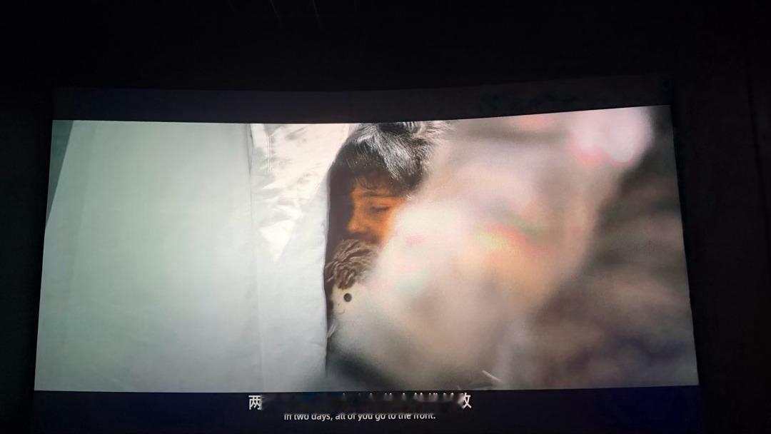 文牧野的镜头语言没有一秒废话✨顶级镜头叙事干净利落，摒弃无效铺垫，沙漠骆驼自由画