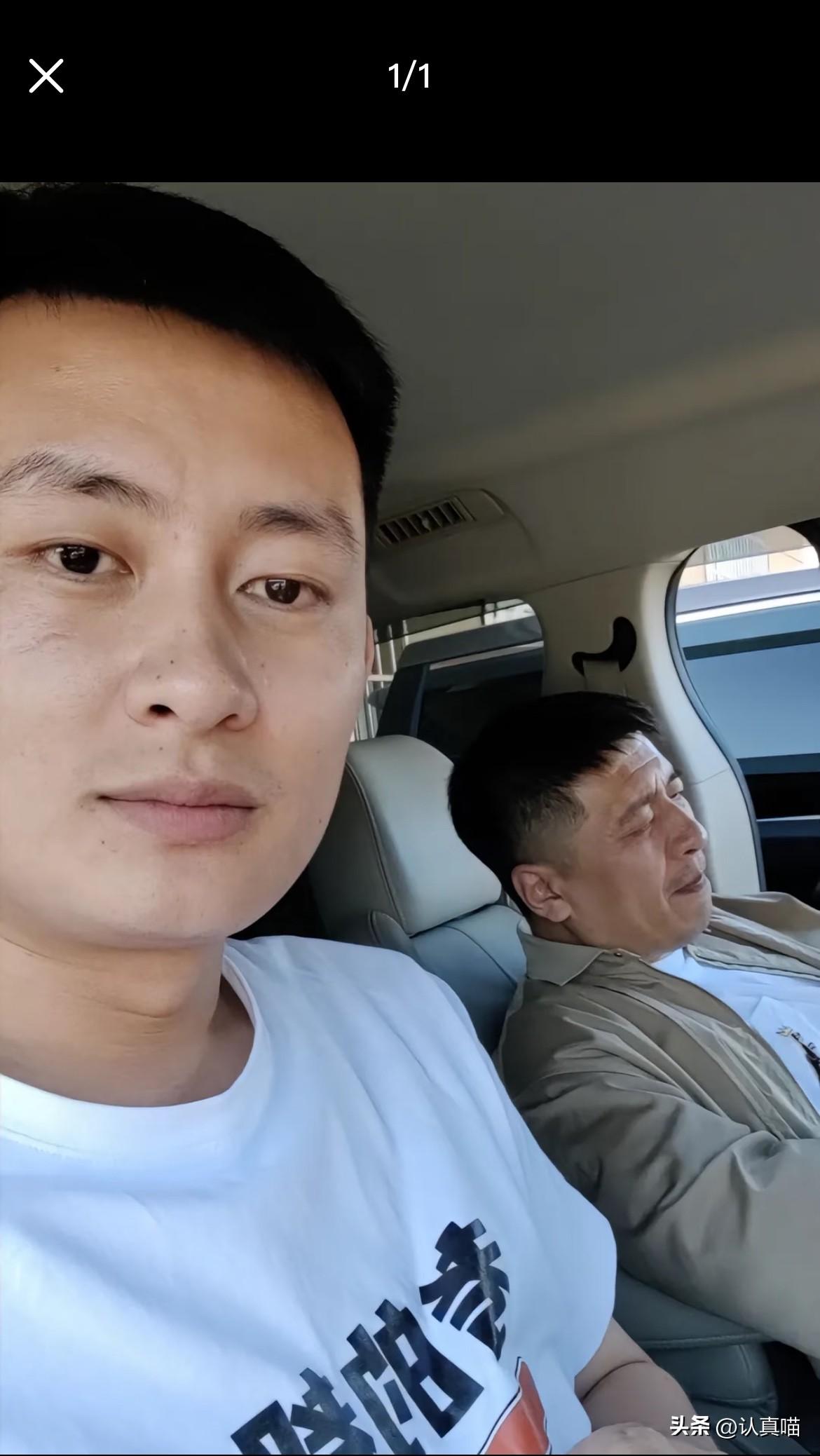 武亮这一棒，接得是真稳！
首次替张雪峰亮相直播，不管是谈吐气质还是外形，都像到让