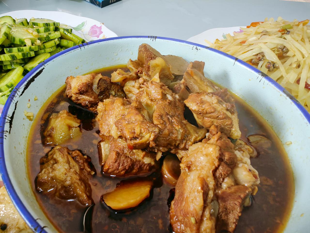 学校的餐食是不是预制菜？
我现在担心的要命，孩子高中天天在学校一日三餐，学校有6