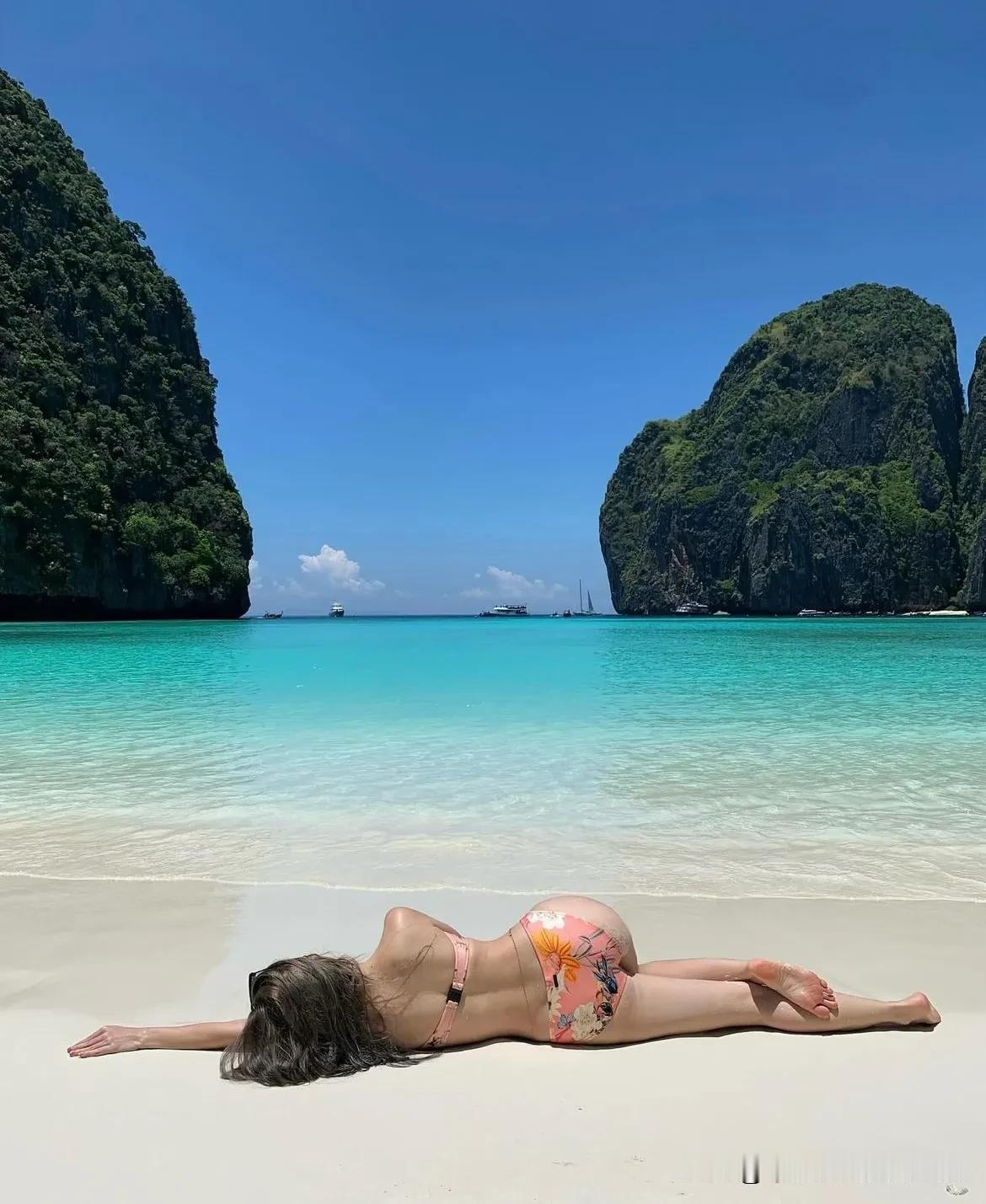 泰国maya海滩，这maya湾的海水就是美，全球最好看的果冻海名不虚传，这里的海