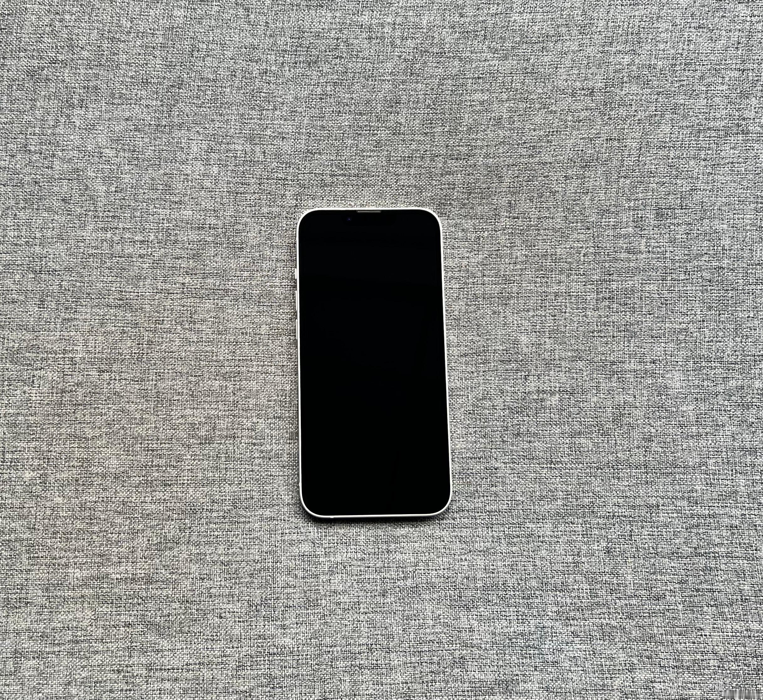 国行iPhone13 256G 星光色，整体非常新，屏幕完美，中框细小磕碰掉漆，