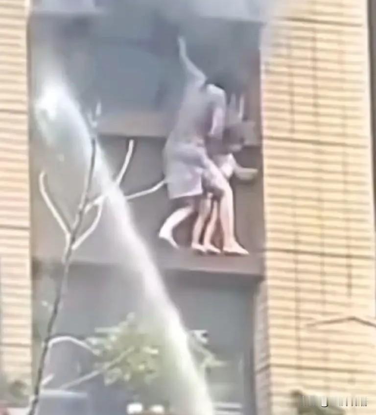 消防还是重回武警部队吧？人民子弟兵让人更安心！