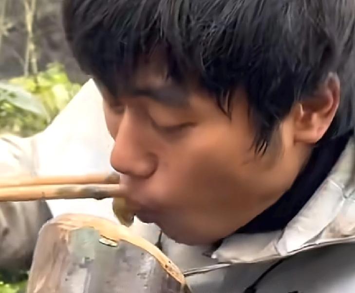 这个难道就是传说中的觉醒
张家界举办了荒野求生第二季，受到了很多网友的欢迎
其中