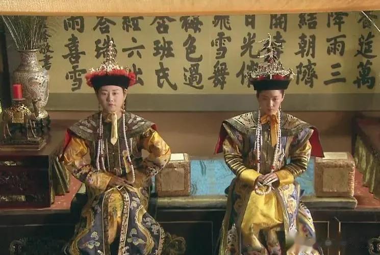 同治十三年十二月初五的深夜，虚龄仅四岁的醇亲王子载湉被抱进紫禁城，由于同治皇帝无