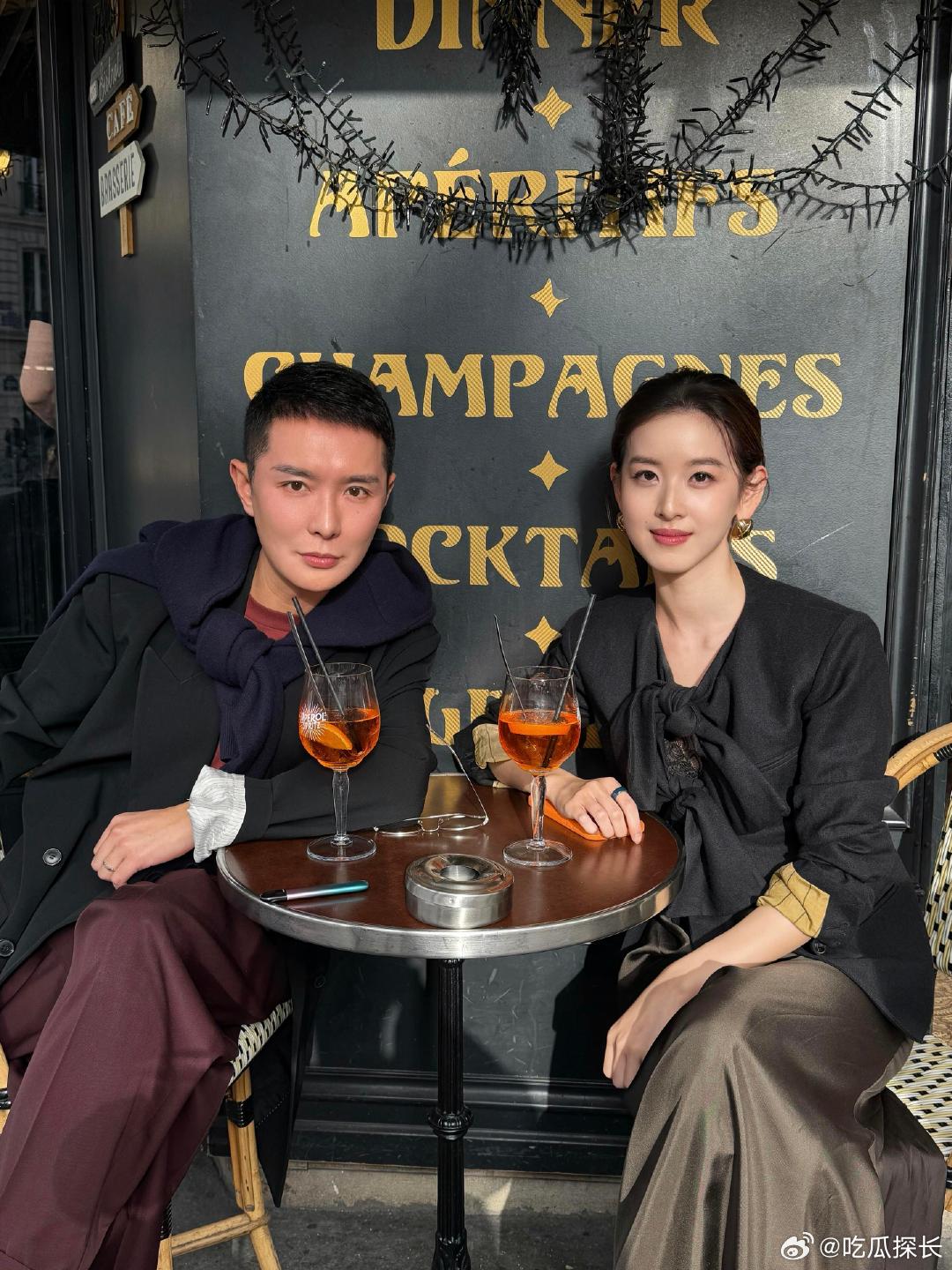 章泽天刘冲合影章泽天刘冲同框合照 章泽天刘冲合影，画面里满是成熟又高级的氛围感 