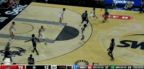 杨瀚森防守篮板！！ 