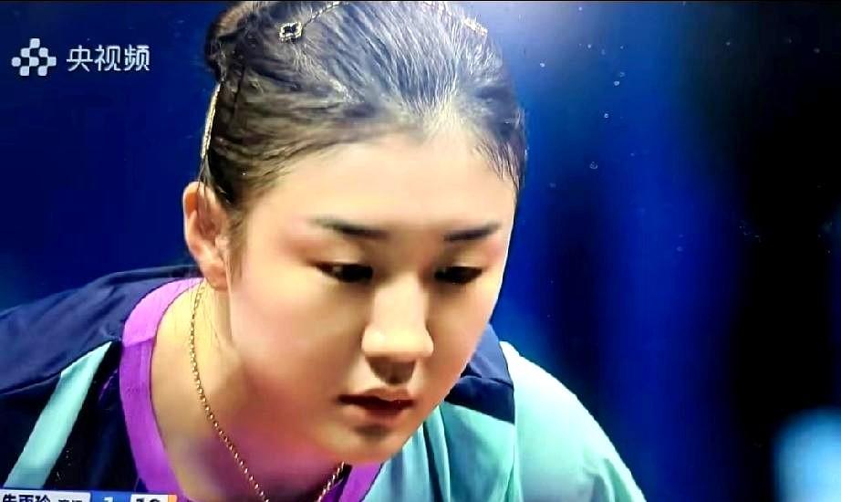 我在网上偶然发现了陈梦的这两张照片，这是不是可以算得上是陈梦最美的照片？
这是比