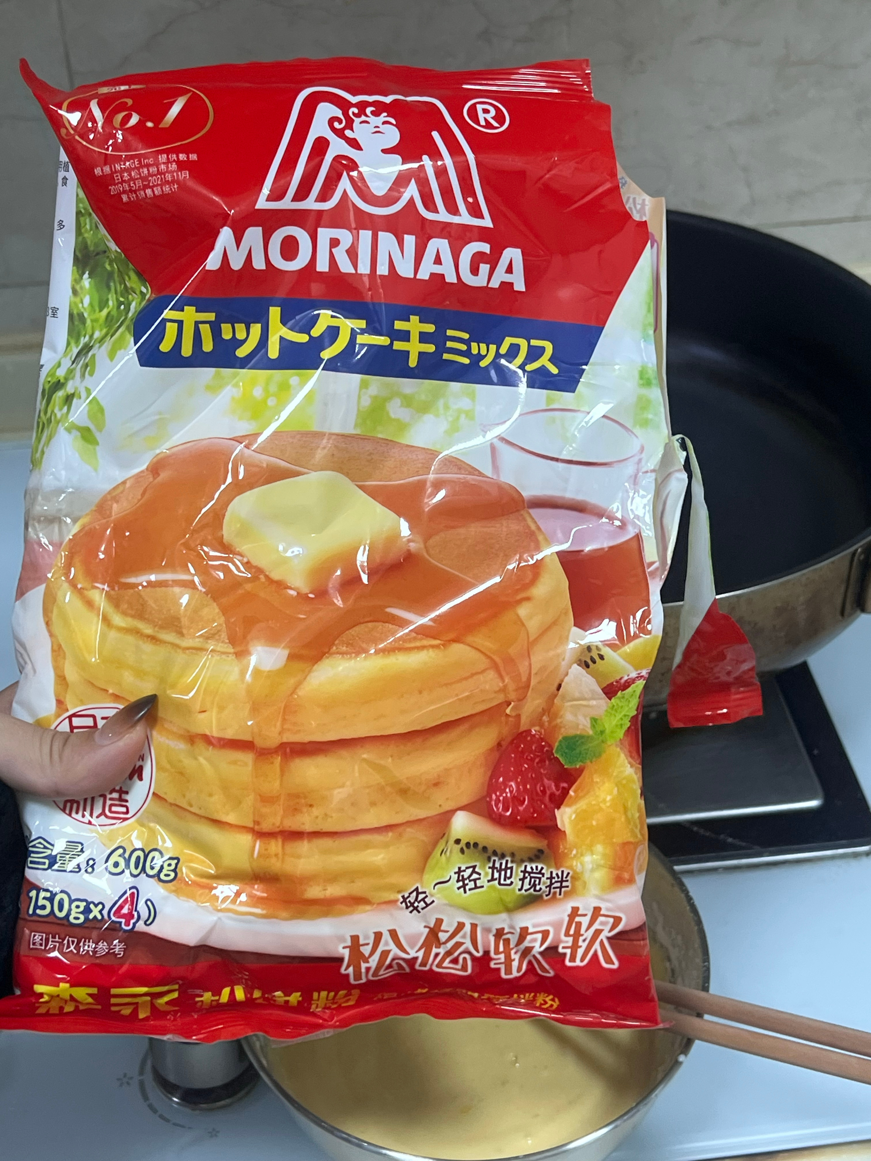 早餐做松饼，发现这次买错了，买成小包面粉，不是捏捏乐，手里也没有量杯，本着适量，