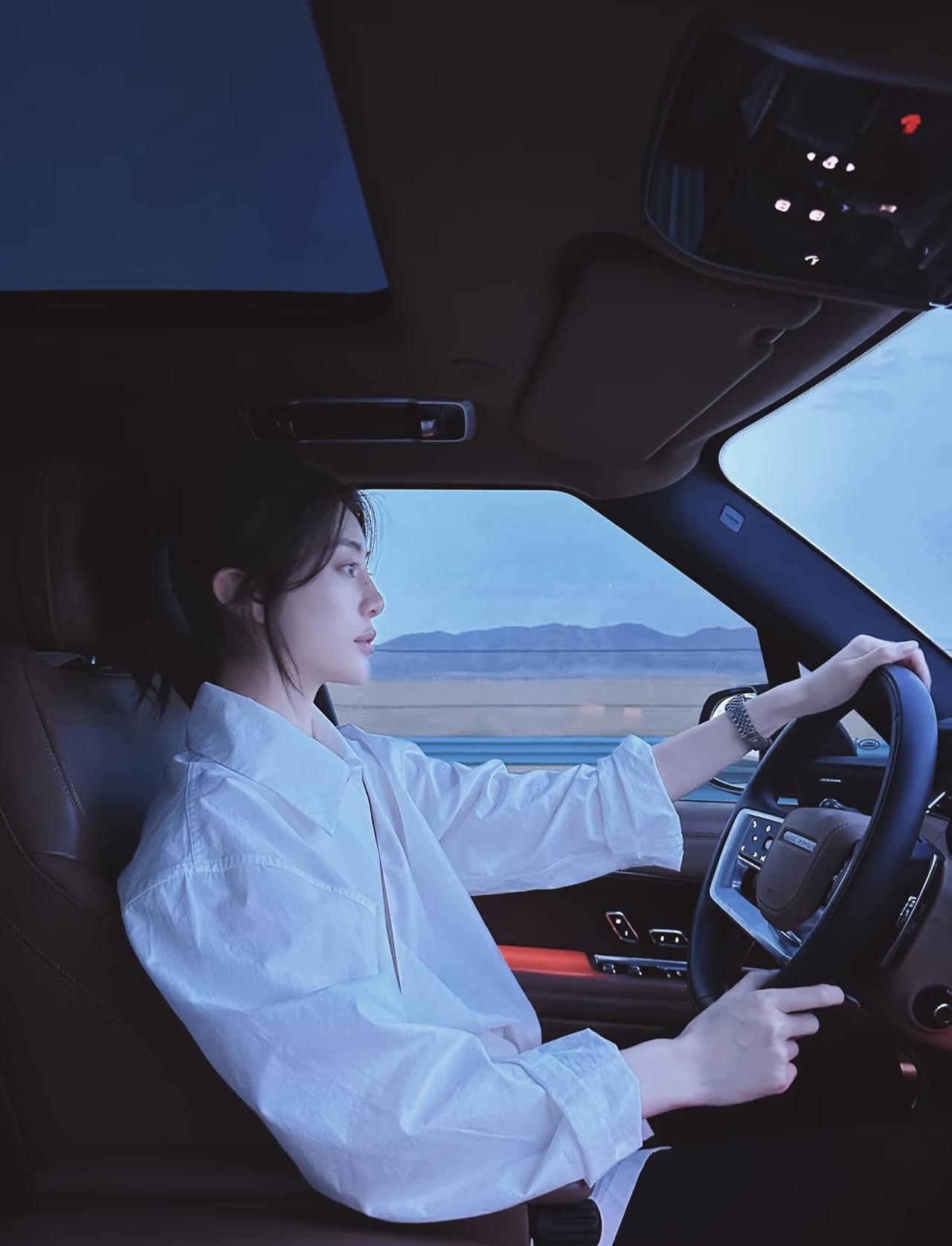 属兔的女生就是太心软，别人一求就答应，机会说让就让。其实人不傻也不懒，就是容易退