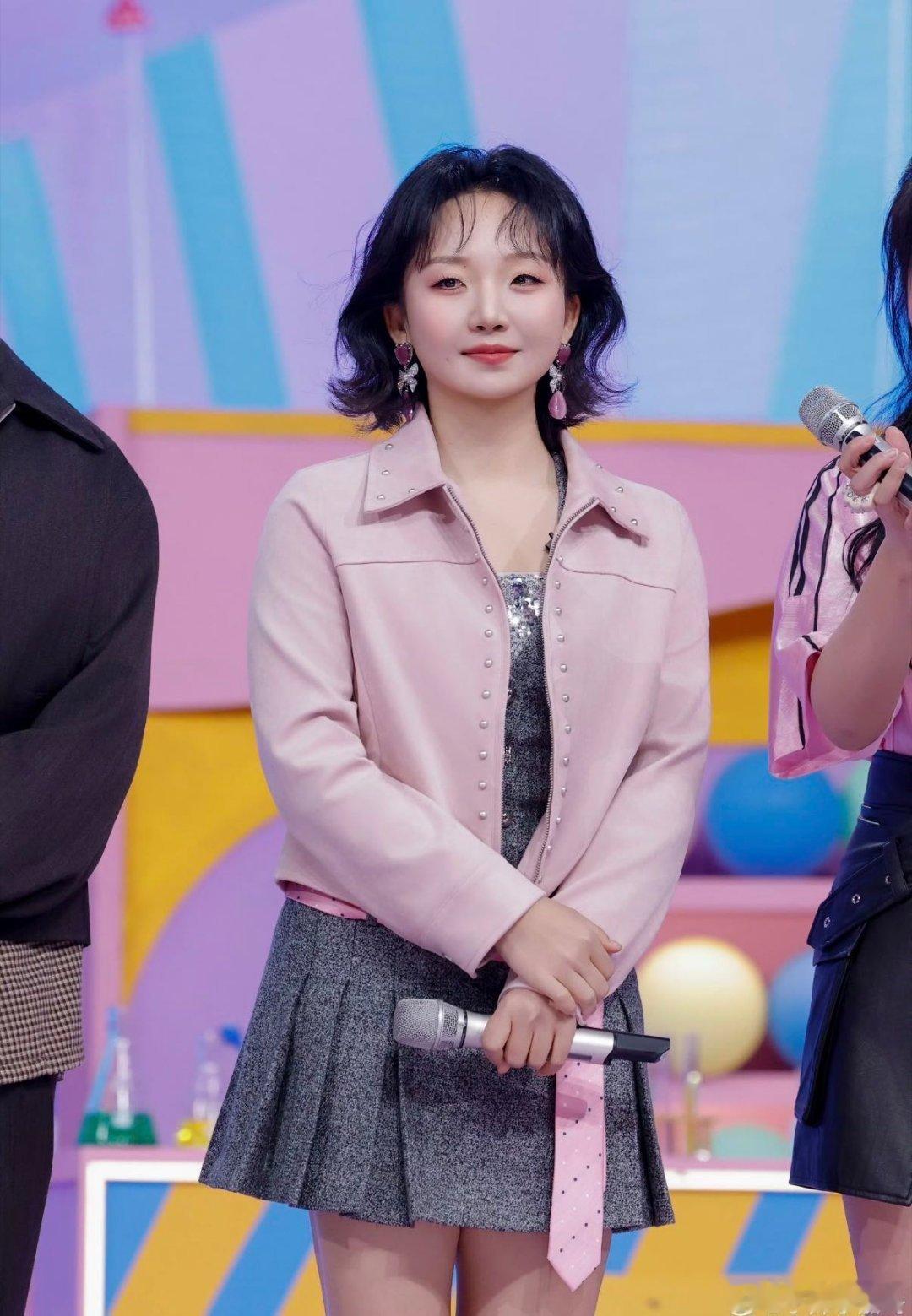 李嘉琦李雪琴你俩咋这么瘦了你好星期六 你好星期六的快乐源泉！两人同框瘦成闪电，粉