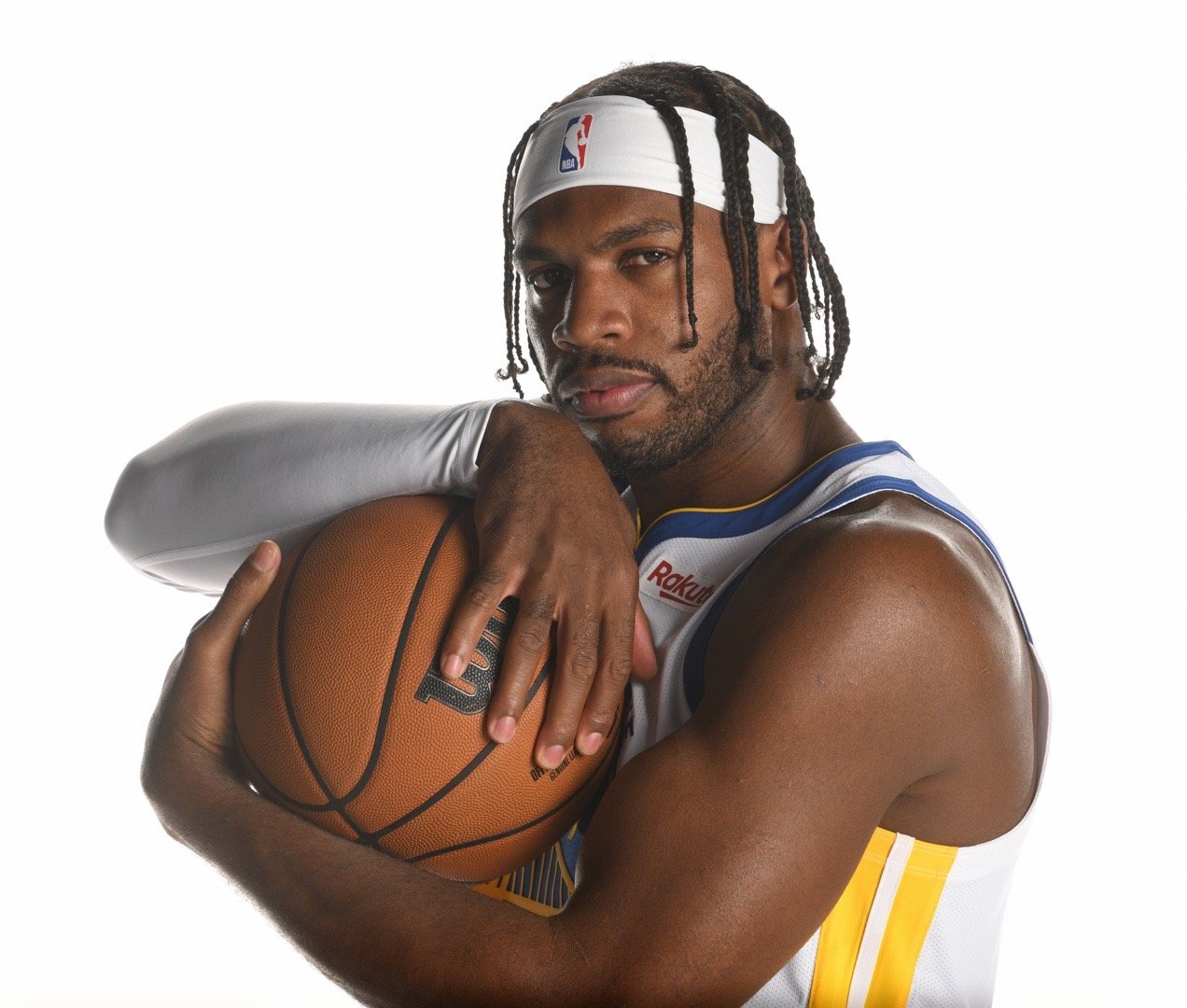 科尔赞扬被DNP依旧乐观的巴迪“他一直保持乐观，在板凳上讲笑话，让队友们放松。我