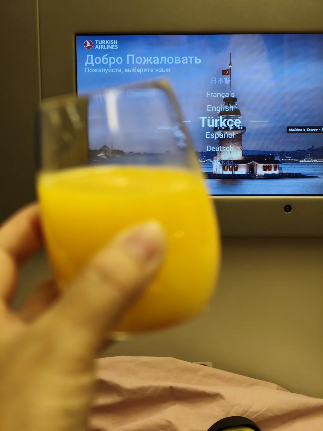 突然发现一件事[笑哭R]为什么大家坐飞机都点橙汁呢？