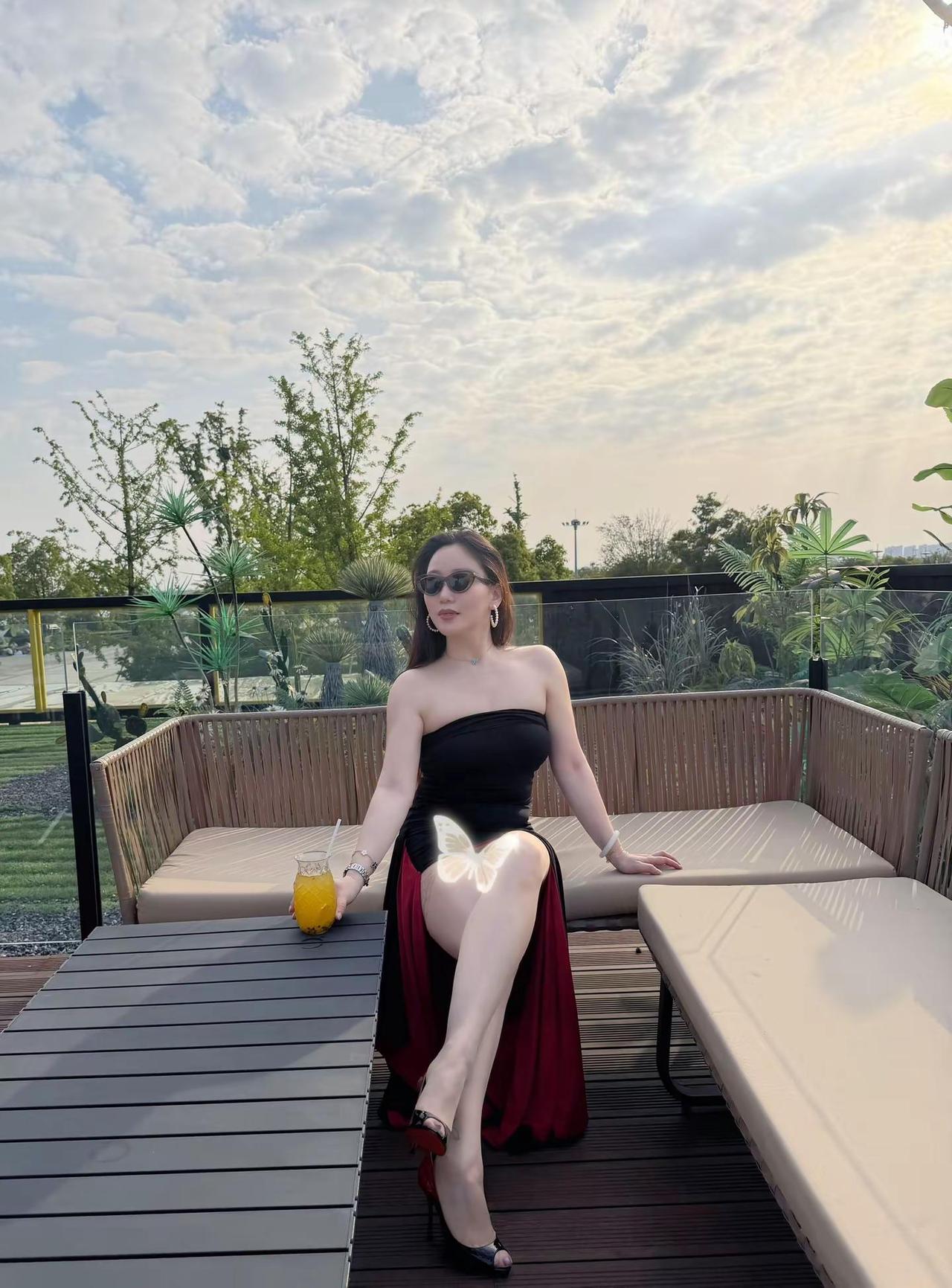 红底裙➕红底鞋YYDS露台氛围感ootd ootd女生穿搭御姐 今日份优雅名媛风