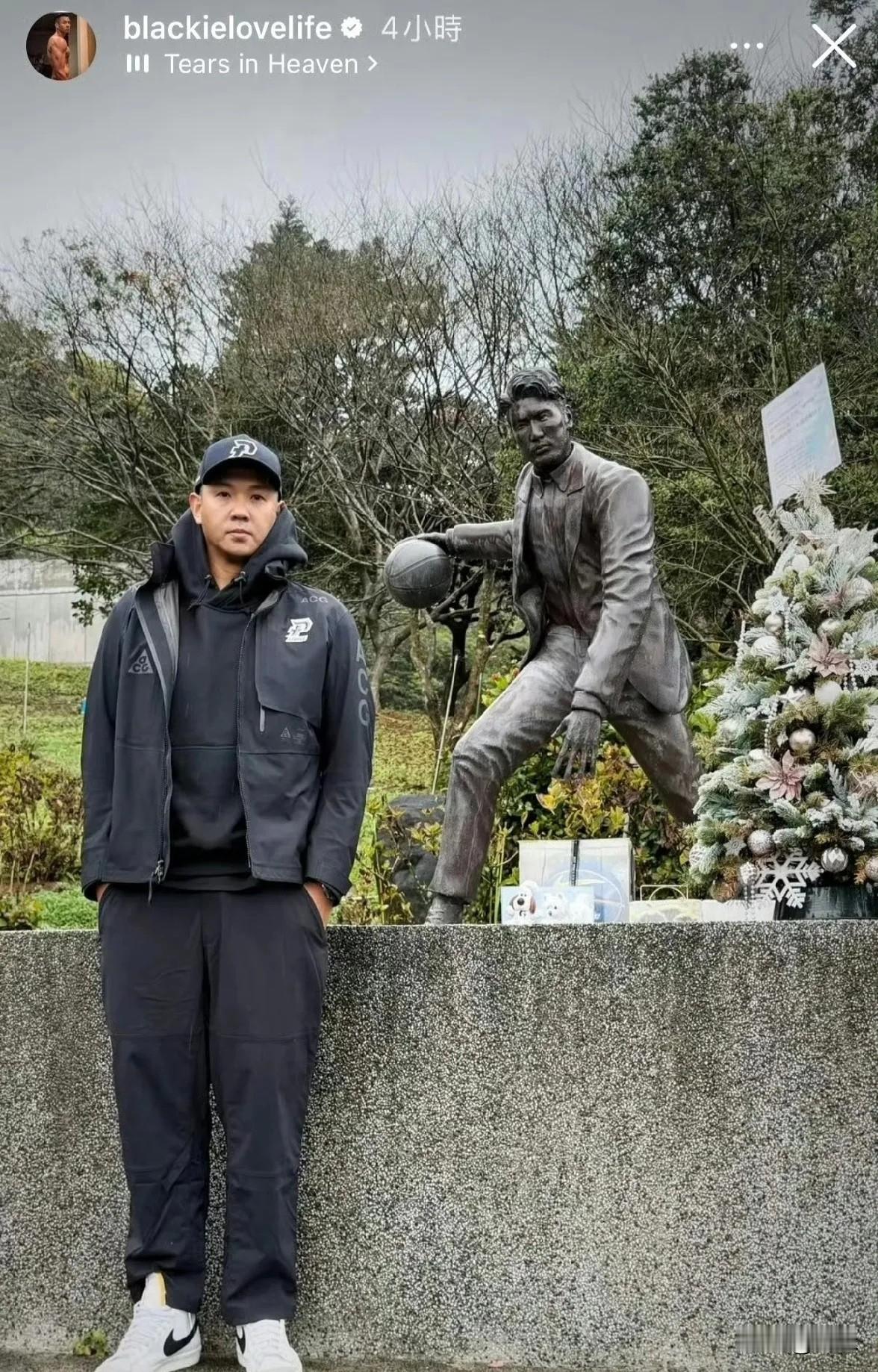 大S生前好友黑人陈建州，去金宝山探望高以翔了。
是不是觉得很奇怪！
大S的墓地也