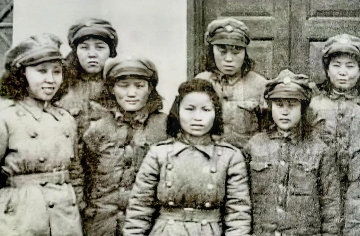 [微风]1942年，7名军统姑娘被日本鬼子围住。日本鬼子见是女兵，兽性大发，便丢