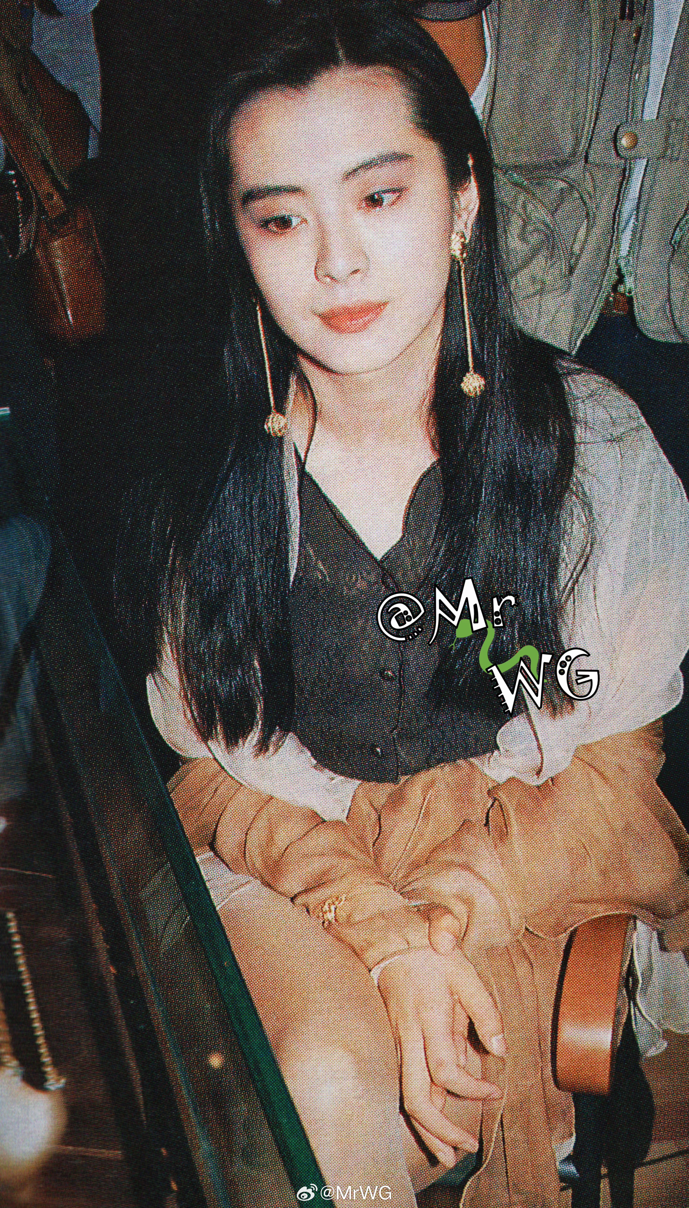 王祖贤独家扫描 娟好的长发，王祖贤王祖贤 的招牌，像锦织的黑缎🖤、墨染的云丝☁