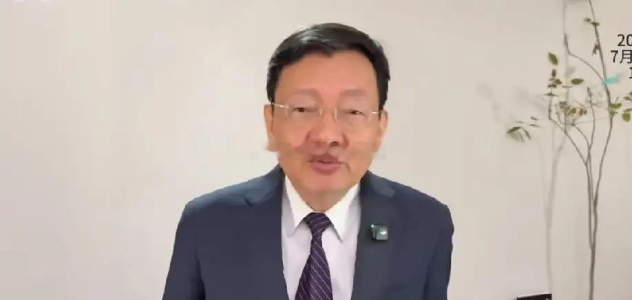 李大霄希望村里救救股市。胡锡进则呼吁查一查谁在砸盘。美国股市大涨，韩国股市暴涨1