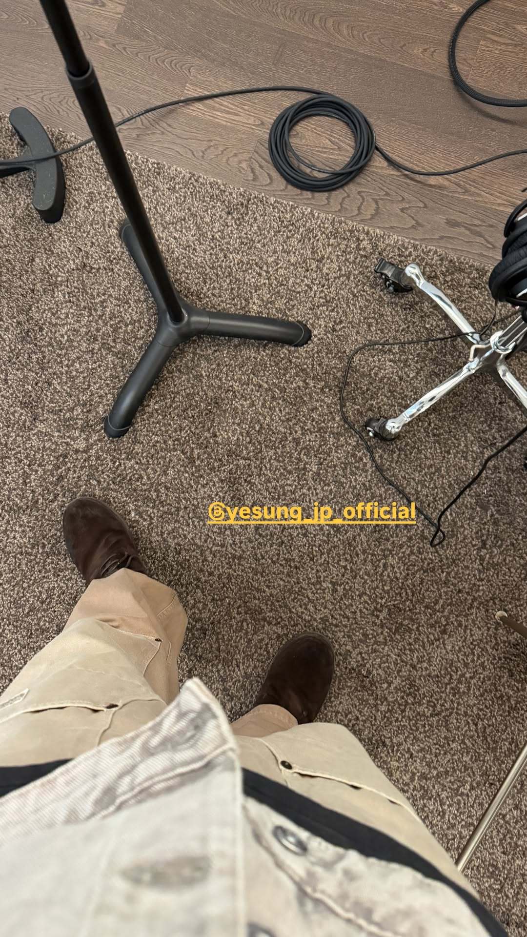 “CB百蓝_。251226金钟云 ins story更新： 