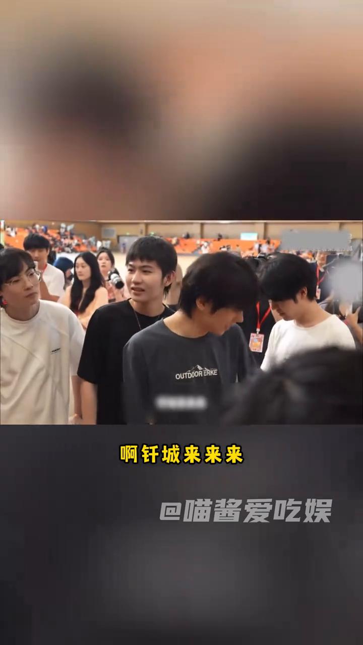 无畏和JOG运营最不吃压力之人。
喵酱爱吃娱。
大厂就是好，完全不吃压力。之前无