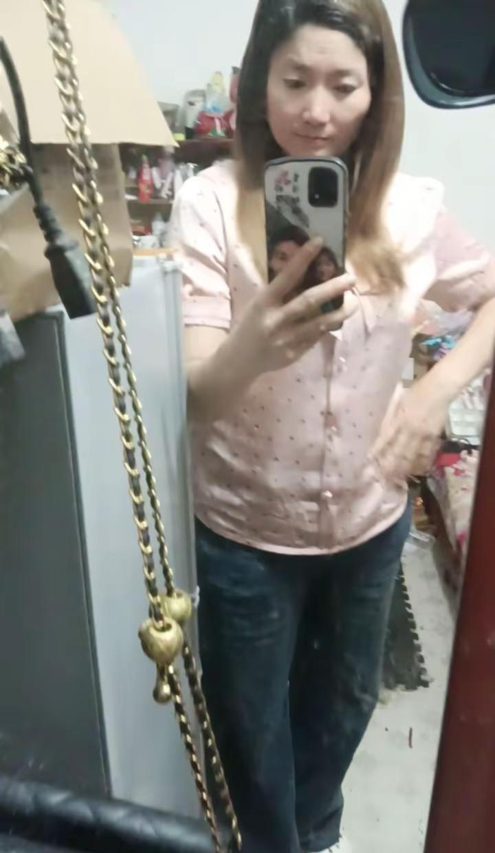 怎么会喜欢这首音乐。我怎么这么喜欢这件衣服今日穿搭自拍vlog 对镜拍真实的自己