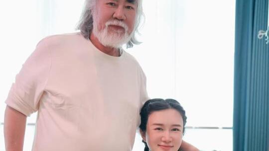 近期，美国加利福尼亚州洛杉矶县的山火灾害形势严峻，火势不断蔓延，导致数...