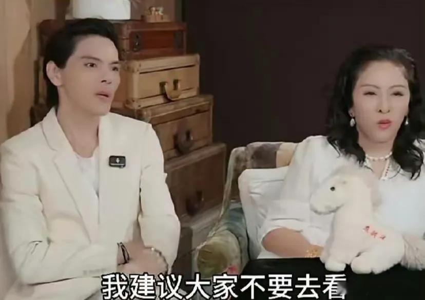 向佐一本正经地说：“《功夫女足》，建议大家不要去看。”都知道向家和周星驰有过节，