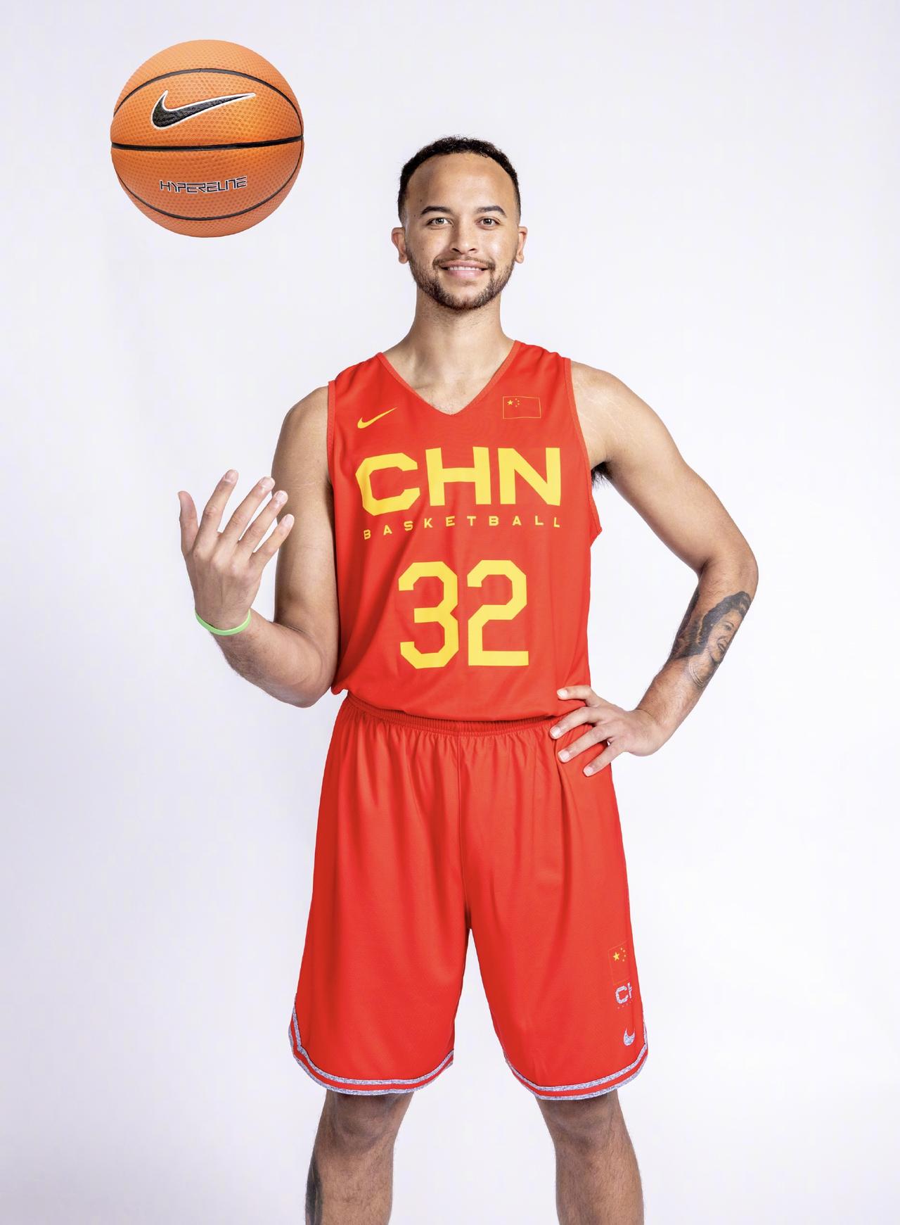 作为一个篮球迷，今天看到很多微头条写说李凯尔恢复美国籍，名字也改回了凯尔·安德森