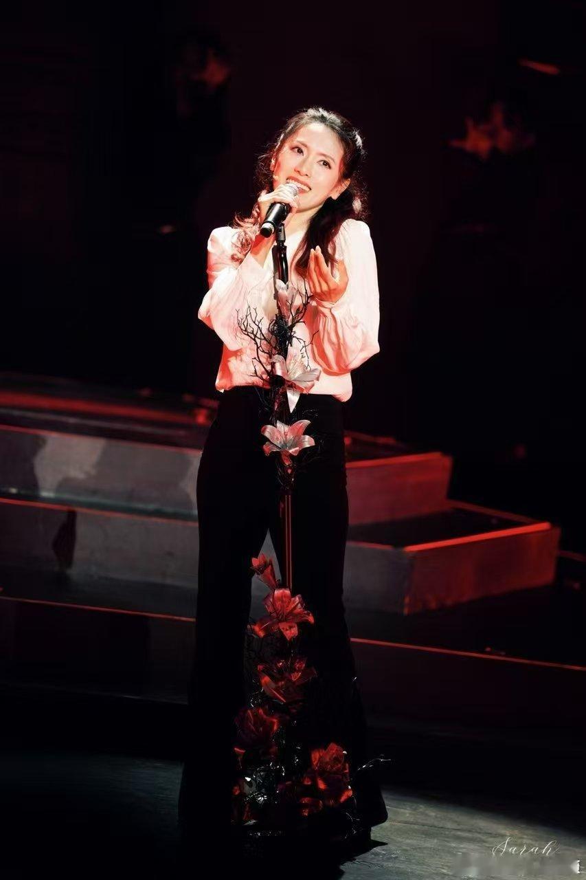 徐丽东去歌手 碾压级别歌手2026越听越上头的徐丽东现场，高音高亢不刺耳，嗓音醇