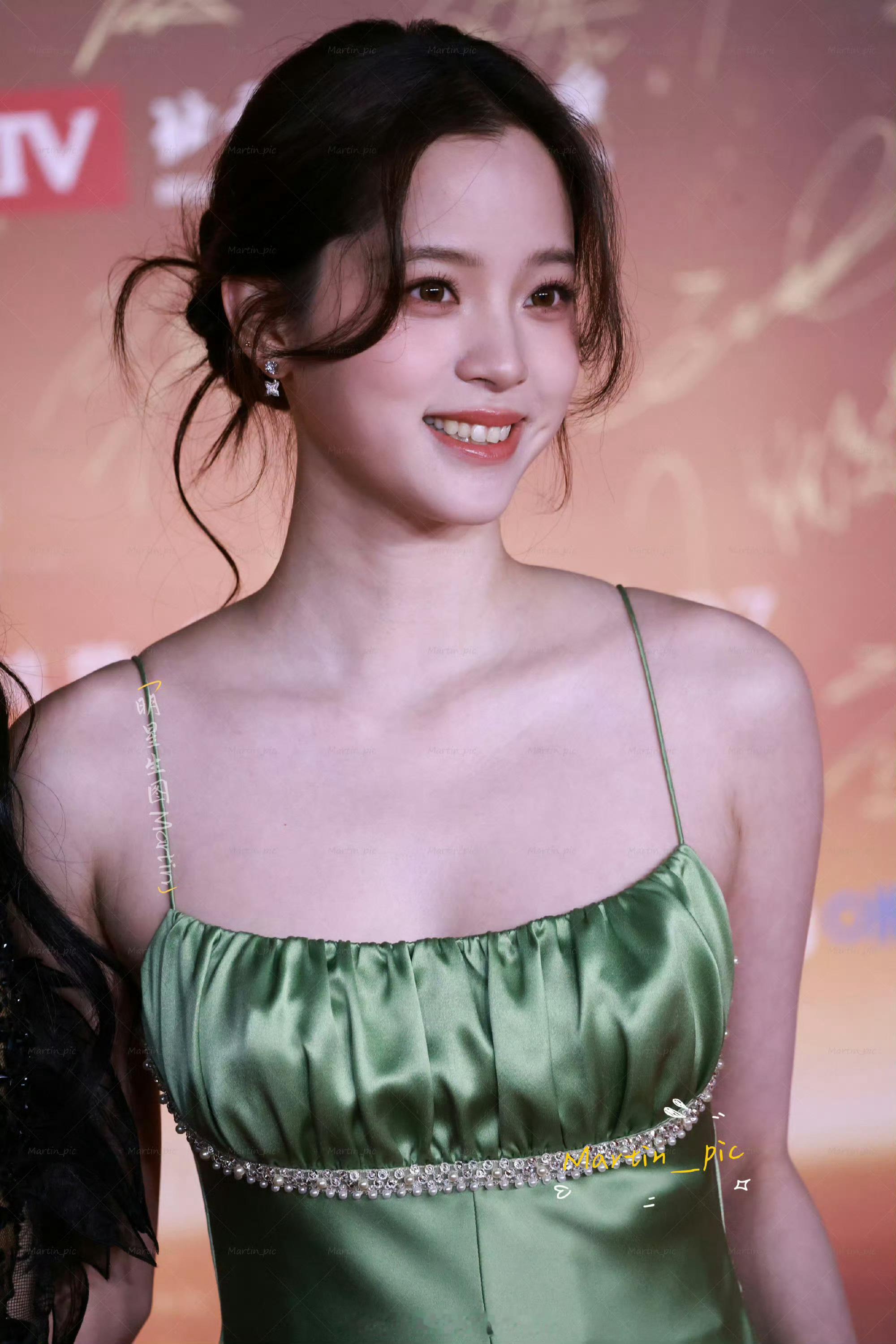 欧阳娜娜吊带 