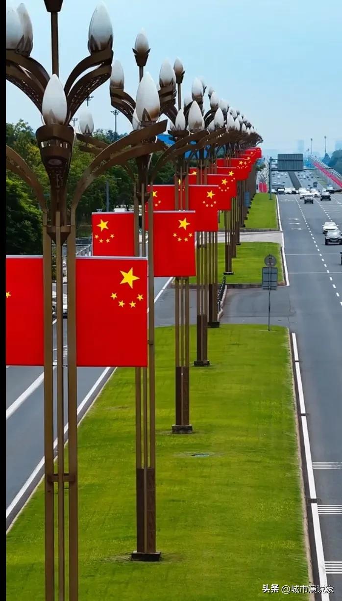 北京23万面红旗遥遥领先！如果信仰有颜色，一定是中国红！全国每年十月一都会挂国旗