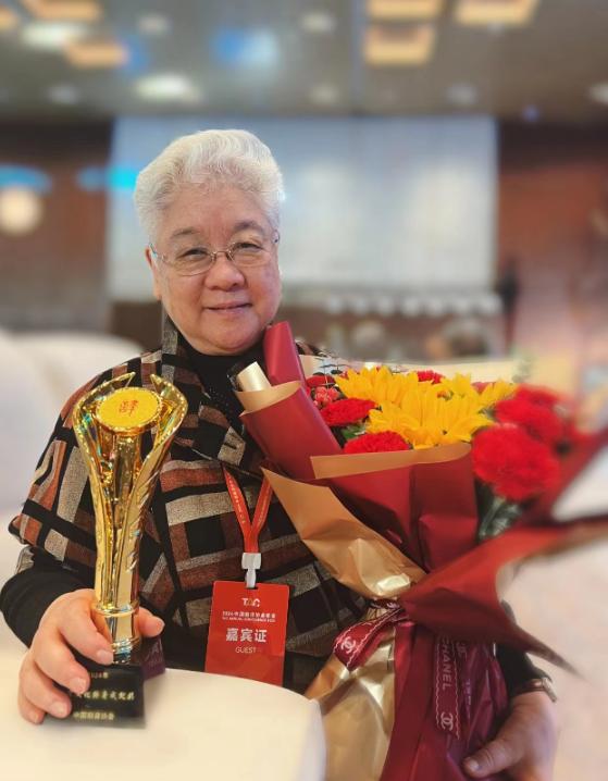 1977年9月，唐闻生被下放到“五七干校”劳动，从此她远离了工作多年的外交系统。