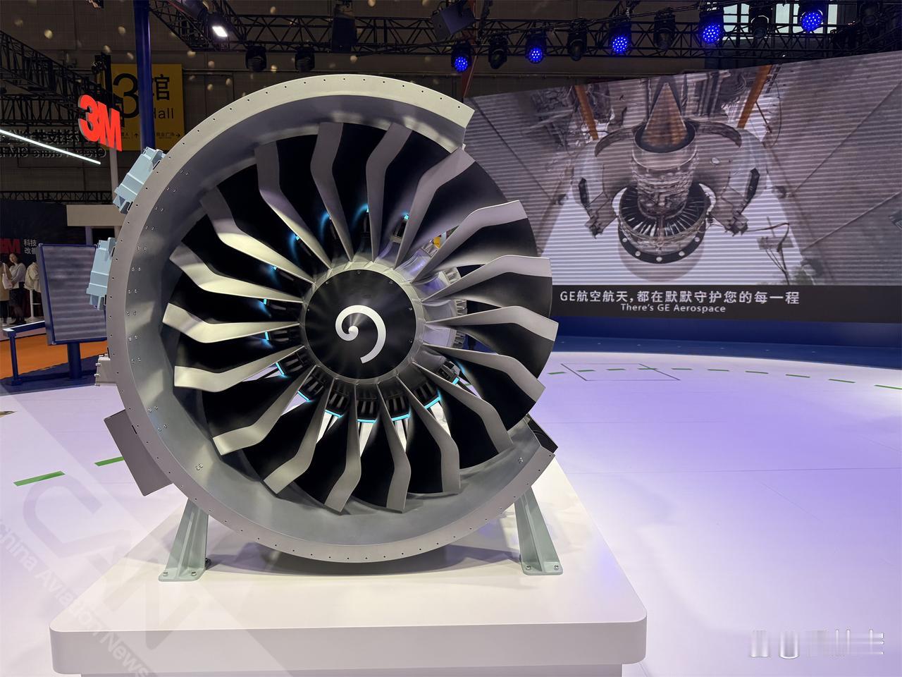11月5日，第八届中国进口博览会开幕，来GE航空航天展台看都有哪些展品。（李居阳