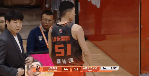 邱彪指导还是应该多信任一些陈林坚，国内球员中多给陈林坚一些球权，陈林坚真的挺不错