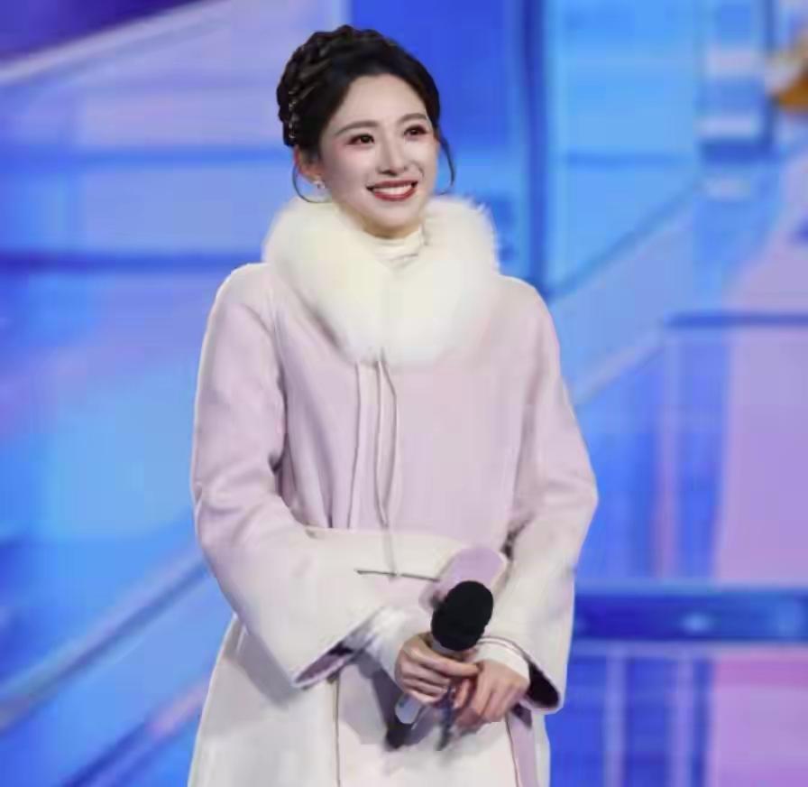 跨年晚会想更打动人，不能只追求“美丽不冻人”的外在，还得注重情感内核。央视202