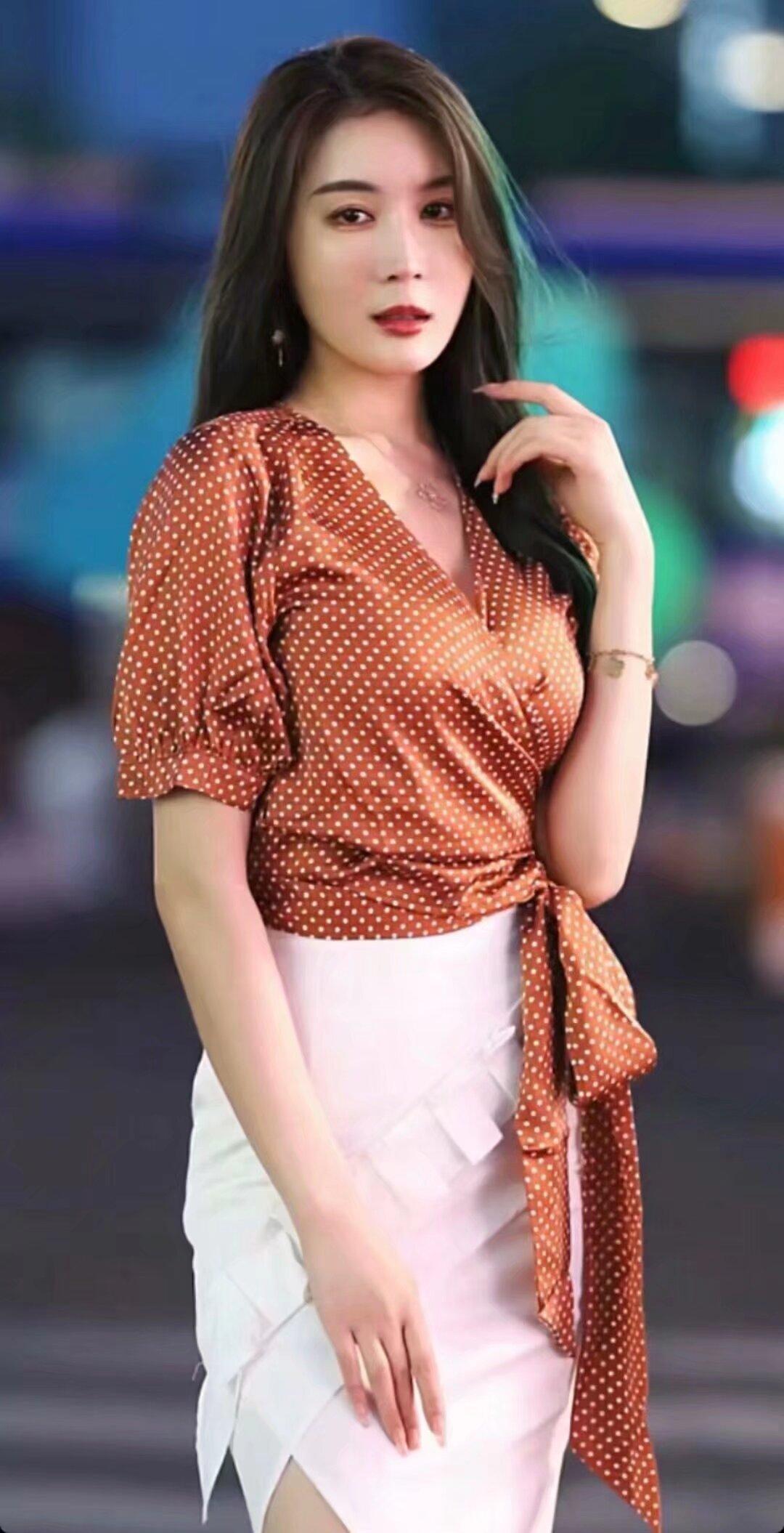 俗话说：父不进子房，儿大须避母，女大须避父，近邻不可断，远亲不可疏，喜事不送伞，