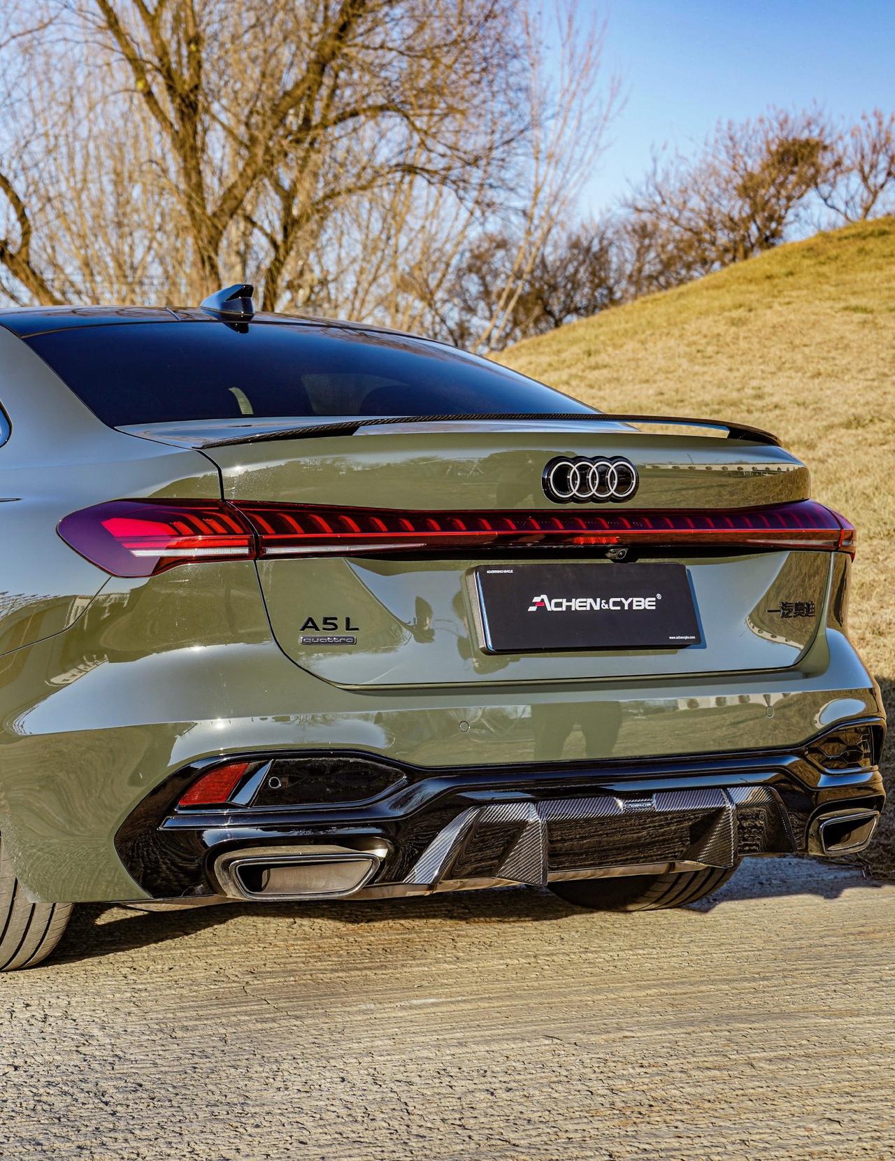 武装到牙齿的奥迪A5L，秘诀就在雷肯茨博干碳风格化组件。
雷肯茨博 奥迪A5l 