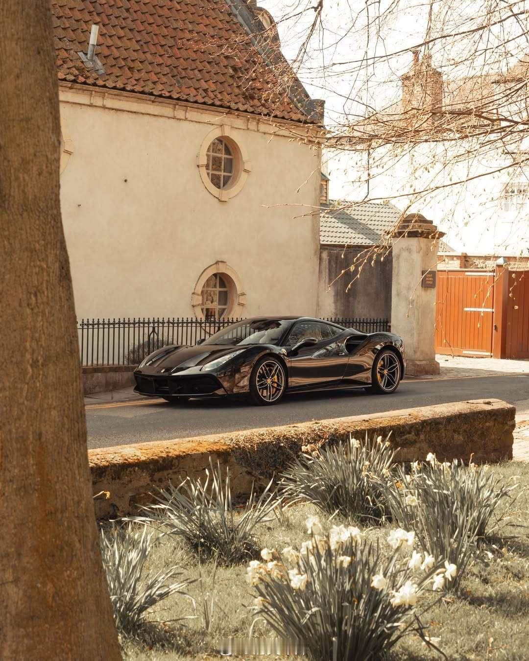Ferrari 488 GTB 黑外奶油内饰 ​​​