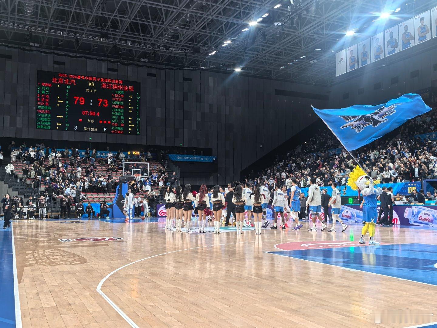 北京男篮vs浙江男篮 赛前担心两件事，一个是这套轮换阵容护框不易，对方两个大外援