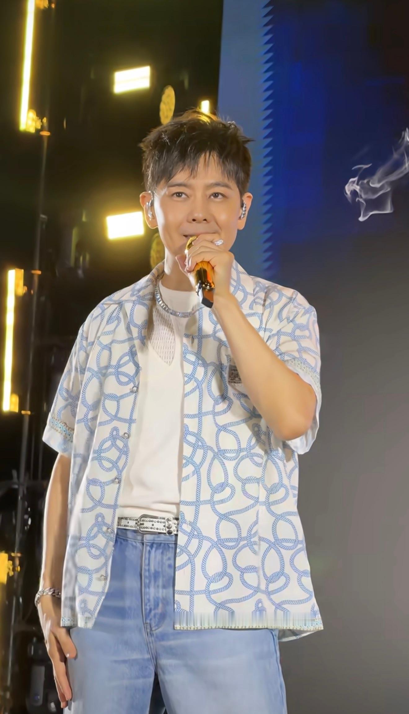 51岁林志颖现状，脸是真抗打。当时车祸那么严重，也没影响他“不老男神”的称号！ 
