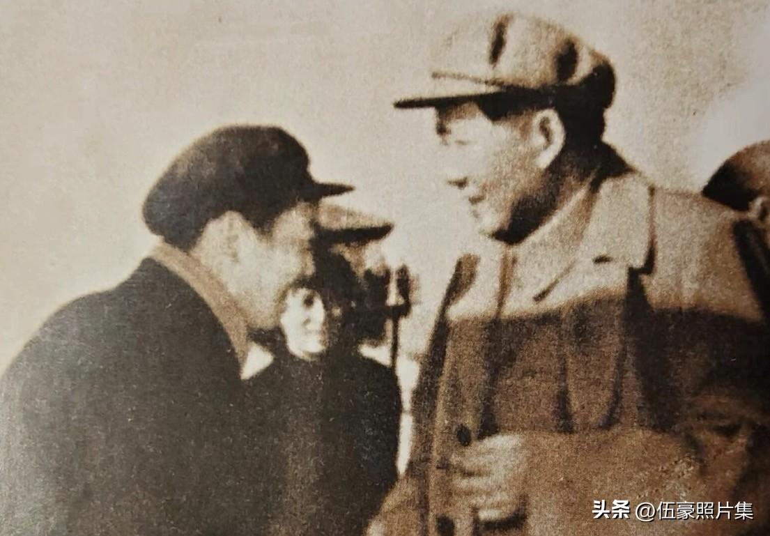 1964年4月28日，毛泽东主席在杭州接见并听取公安部长在乔司农场蹲点调研和在省