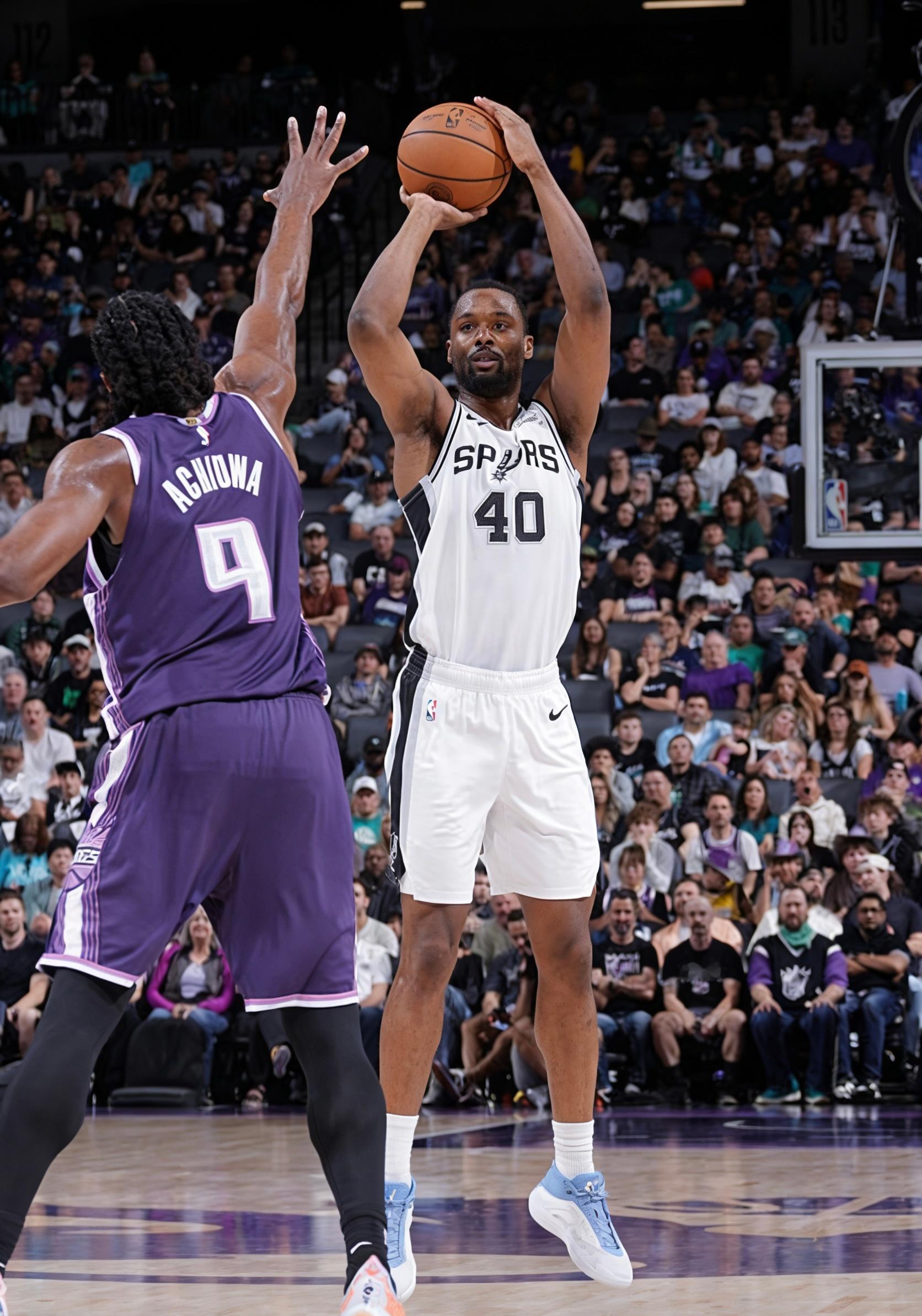 全场比赛结束！马刺客场132-104轻取国王，拿到三连胜🎉马刺（51-18）：