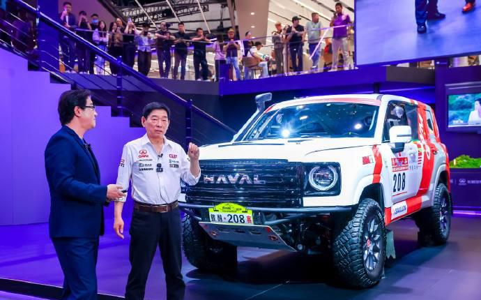 今天见缝插针看了长城赛车文化日的直播，说说几个让我印象深的点：
首先是车，全新环