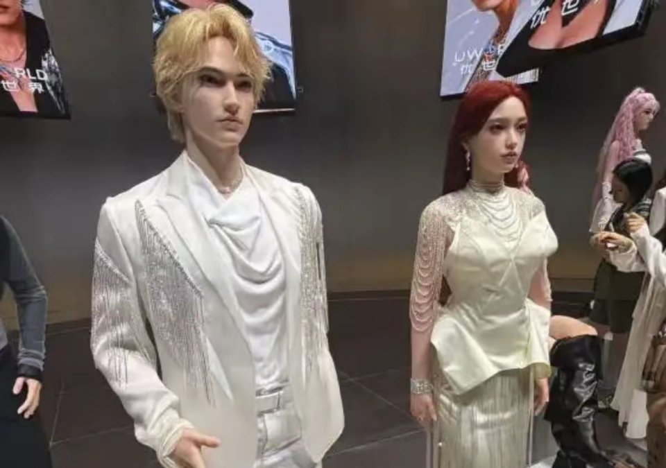 99万买一个机器人伴侣，为何上万人预定？以后会不会没人结婚了？ 
