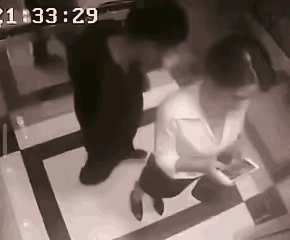夜晚剩电梯的女孩一定要提高警惕，瞅瞅身后是不是有异常！
