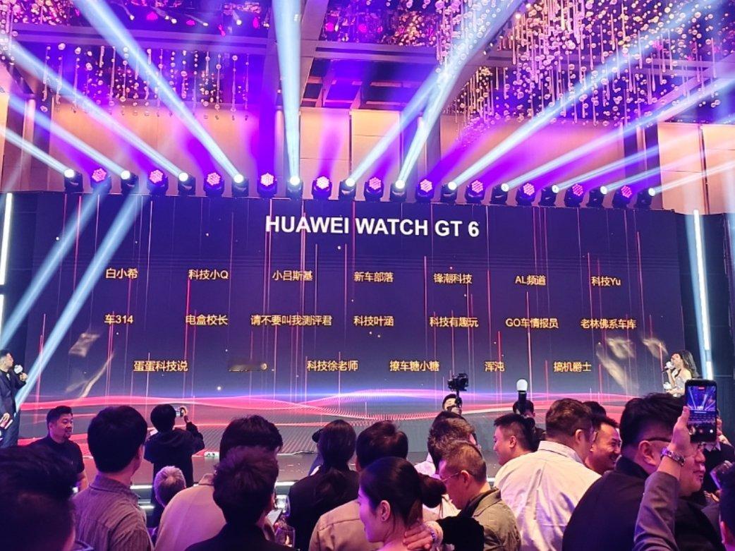 今晚还是中了块手表的，争取明年中个三折叠